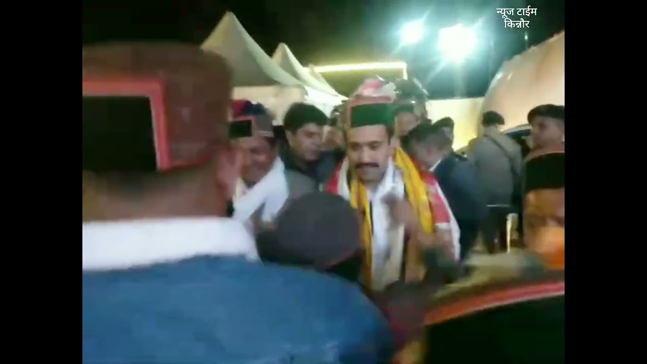 कांग्रेस प्रेदशाध्यक्ष प्रतिभा सिंह एवं लोक निर्माण मंत्री विक्रमादित्य सिंह का किया सम्मान।