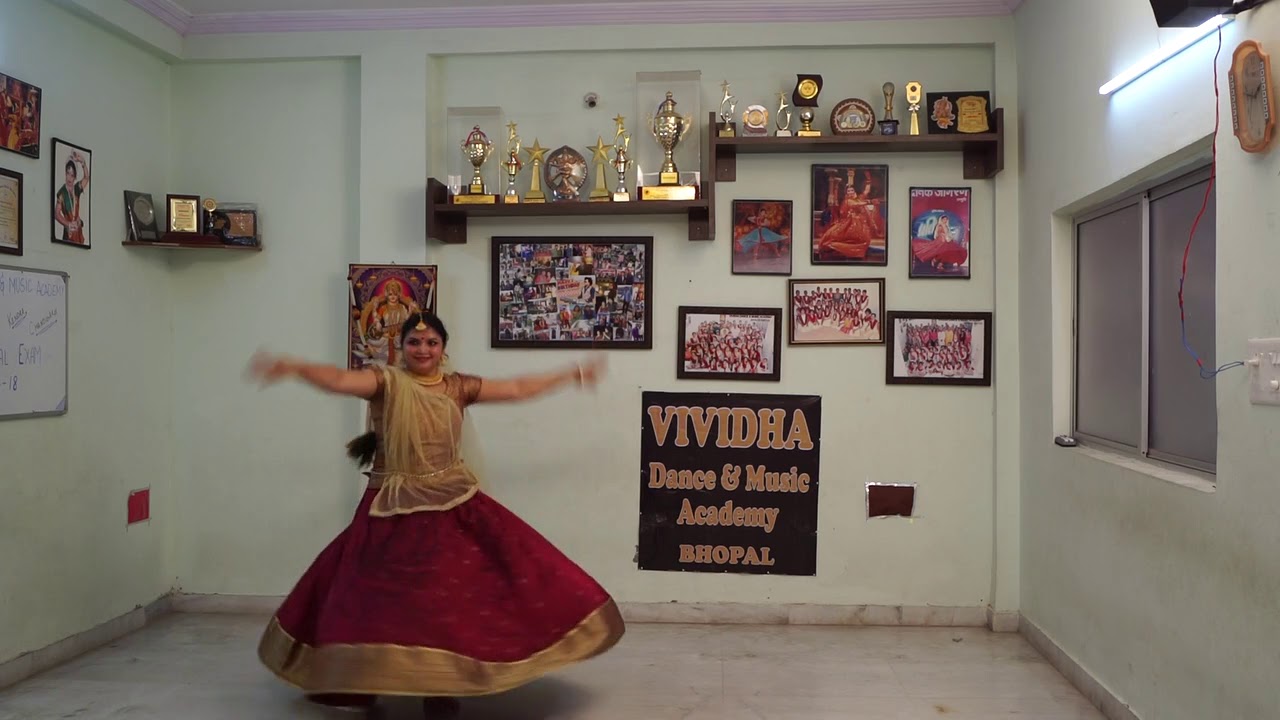 Dhage Tod Lao Chandni Se Noor Ke | Dance Performance | By Abhilasha Tiwari
