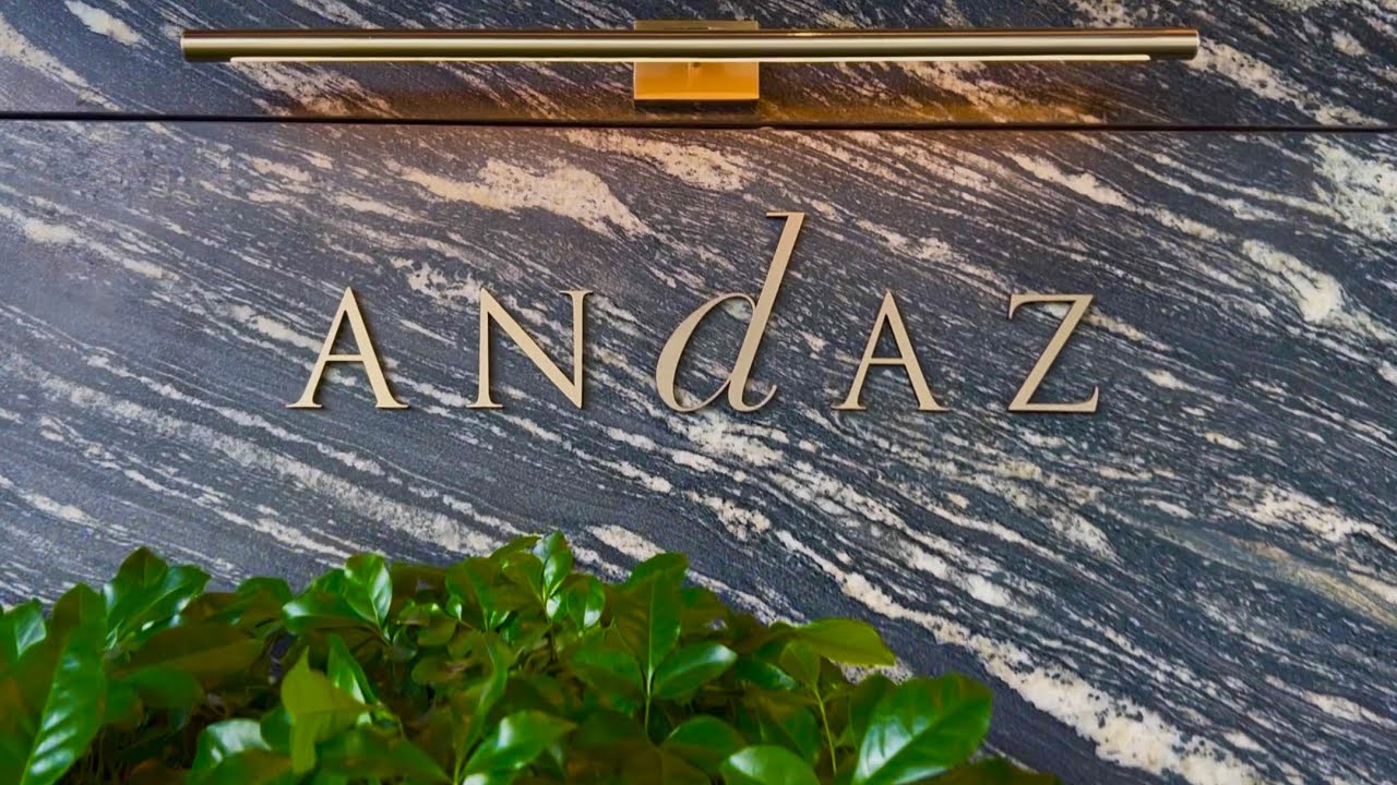 Andaz One Bangkok / 1 King Bed Room / Andaz Lounge /  Piscari Roof Top Restaurant / One Bangkok