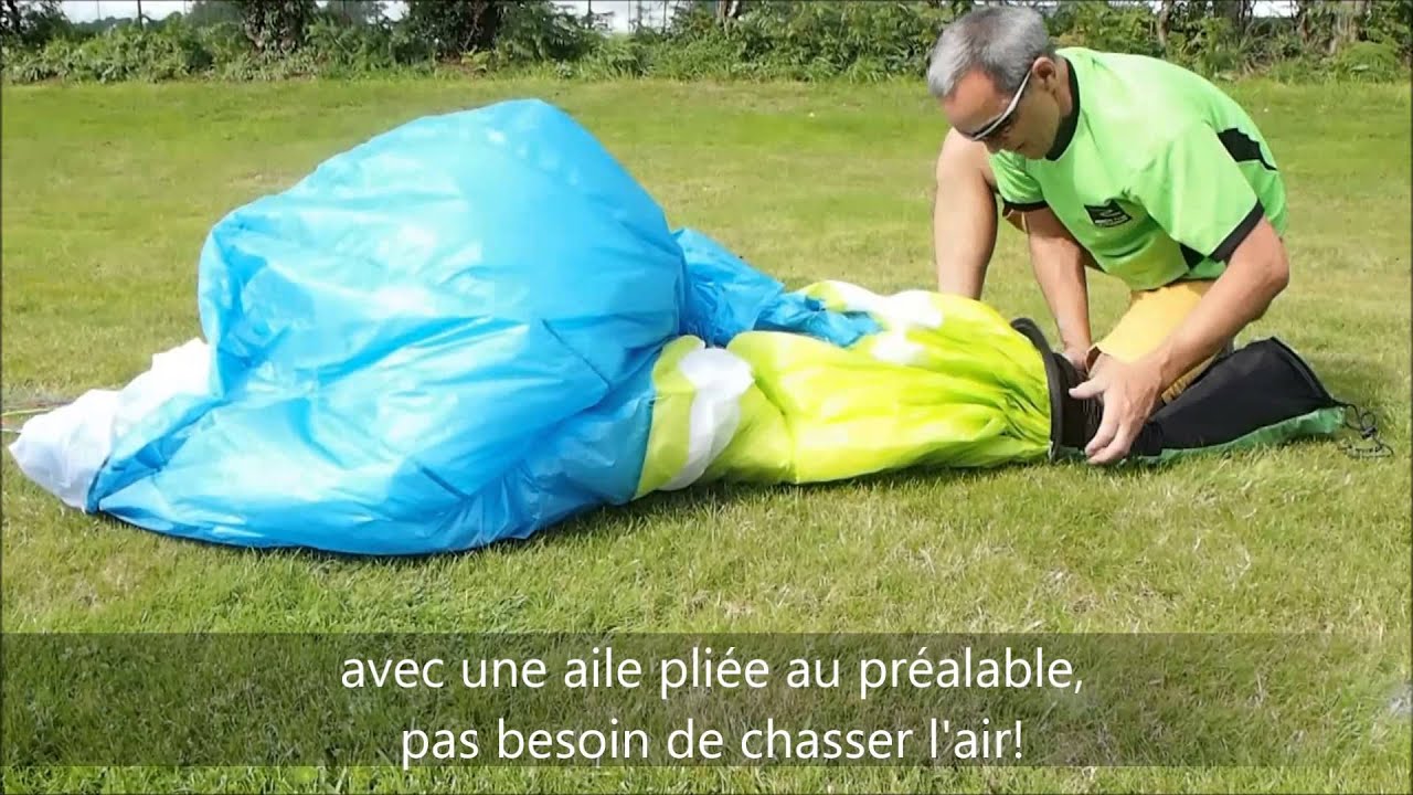 Pliage d'une aile avec le sac de compression Le Tube (vidéo sans montage)