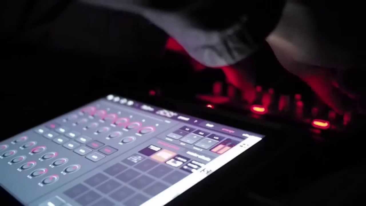 Late Night Ambient Electro Jam In The Park (iPad + Korg Volca Bass)