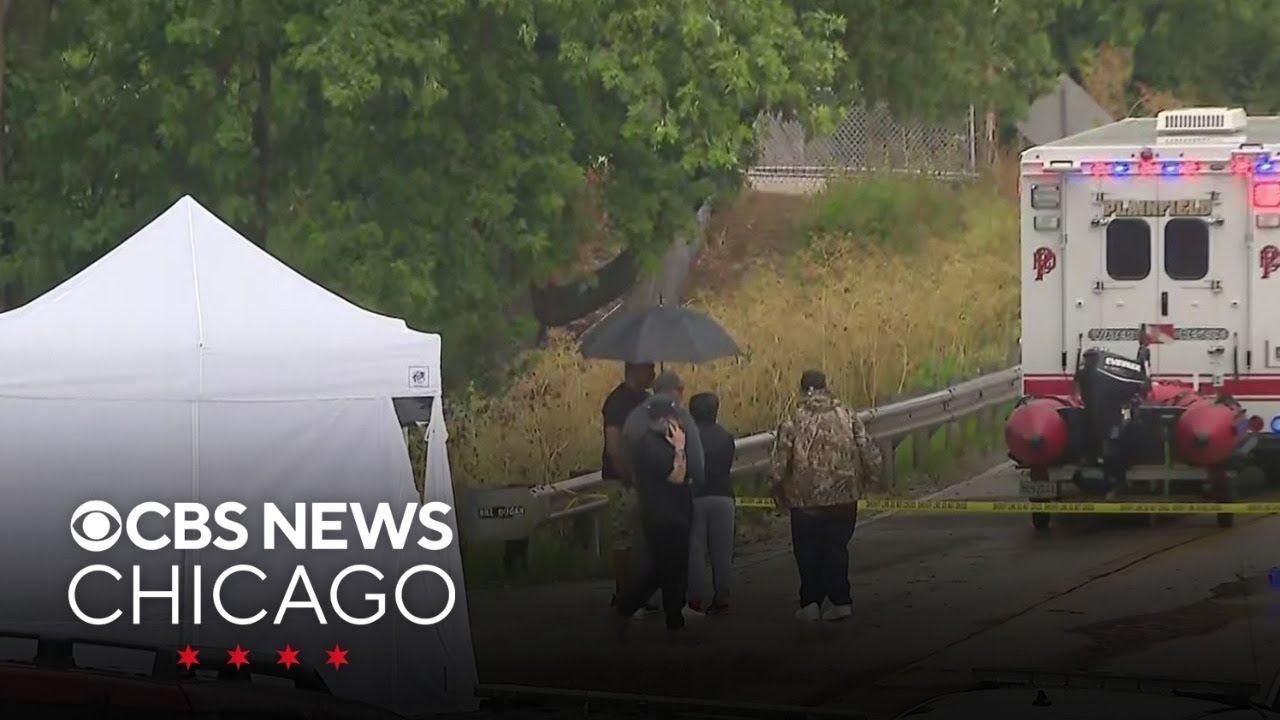 Crews work to retrieve vehicle in Des Plaines River near Joliet