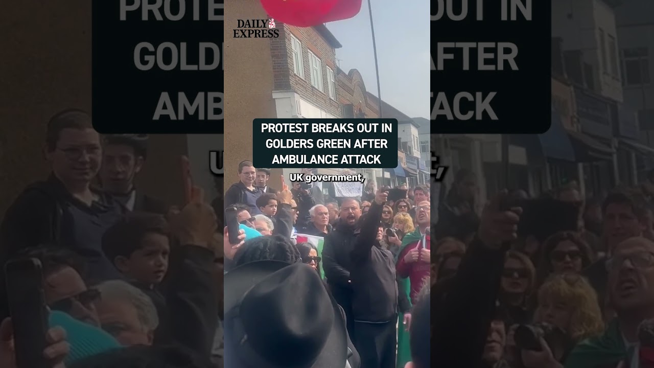 A protest broke out in Golders Green following the suspected antisemitic ambulance attack 🔴