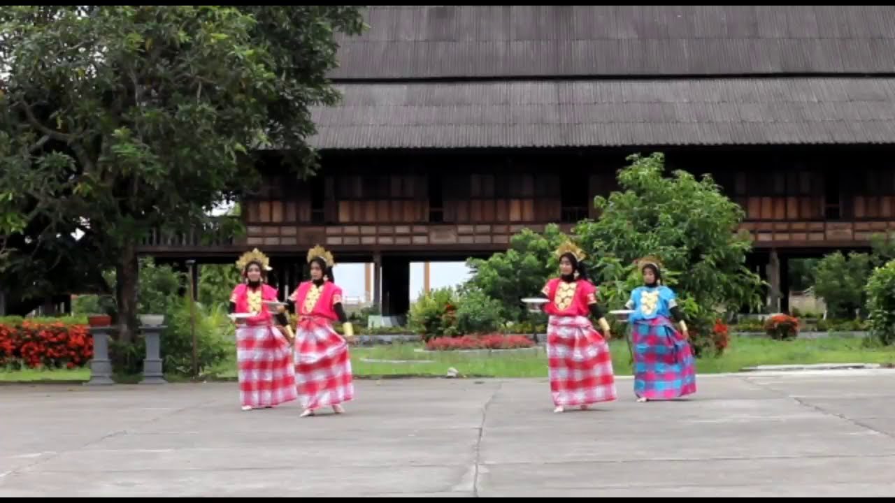 TARI PAKKURU SUMANGE - TARI TRADISIONAL SULAWESI SELATAN