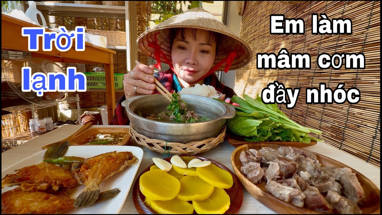 Em hái mớ lá cải thảo vào cái gốc nấu canh cái ngọn em ăn sống bữa cơm hôm nay ấm cúng nhiều món lắm