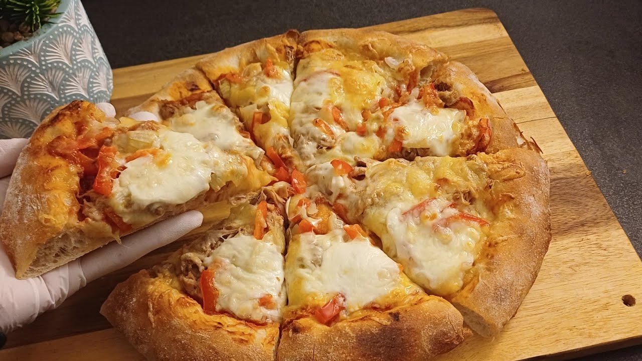 عجينة بيتزا احترافية بخطوات سهلة وسريعة The Most Delicious Homemade Pizza Ever