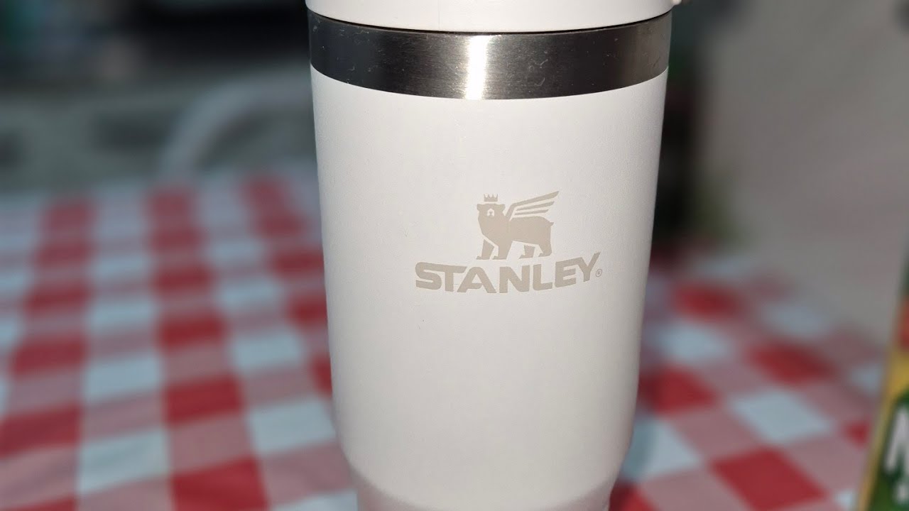 Testando a garrafa da Stanley. Ser&aacute; que fica gelado mesmo durante muitas horas? #Stanley