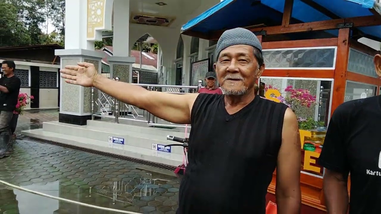 Gotong royong royong di masjid ijtihad sikalang jelang puasa