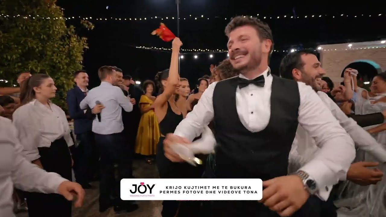 Dhëndri me shoqërinë ndezin atmosferën në dasmë 🔥