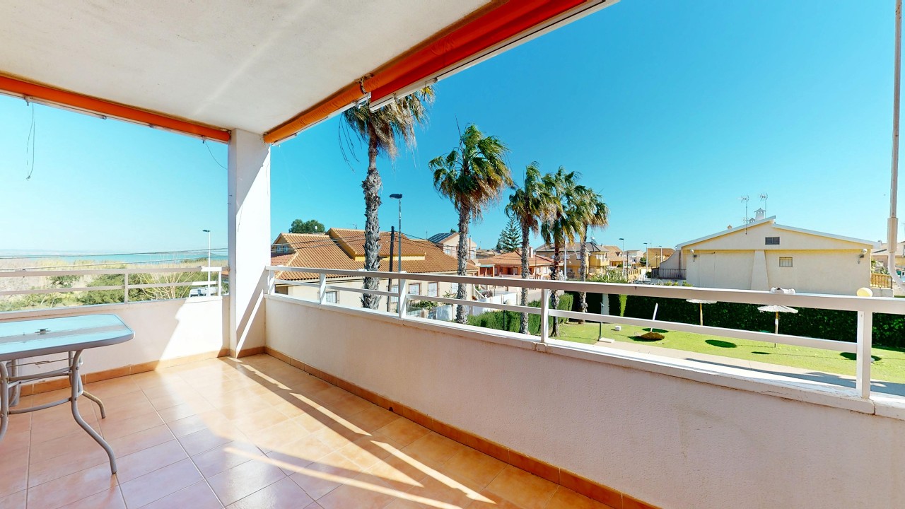 Vivienda 2 dormitorios, con piscina y aparcamiento en Los Nietos – Ideal para todo el año