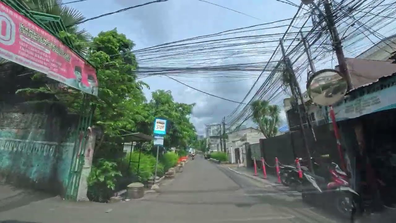 Cerah di Jalan Abdul Majid | Langit Biru & Awan Besar dari Kaca Depan