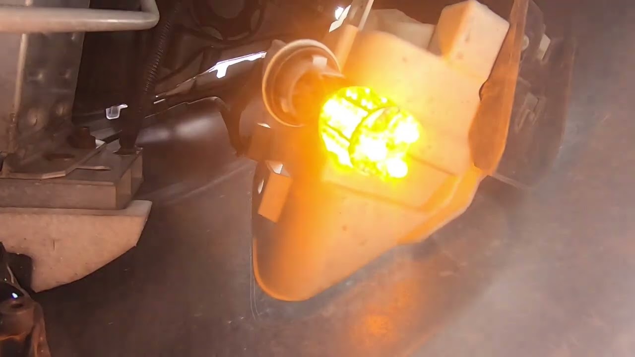 【TOYOTA PRIUS】フロントウインカーのLED化に挑戦してみよう【プリウス メンテナンス】