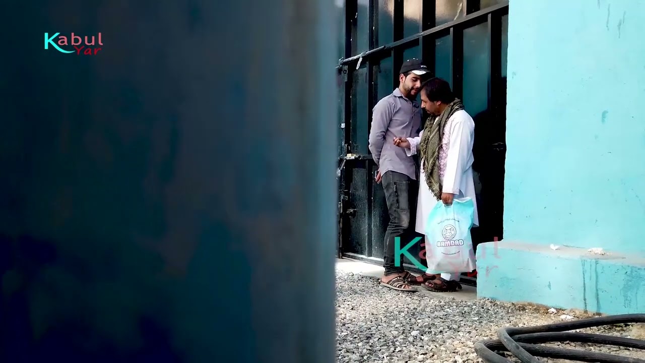 کمره مخفی بالای حاجی منان / تو چرا بدون اجازه داخل خانه شدی تو دزداستی