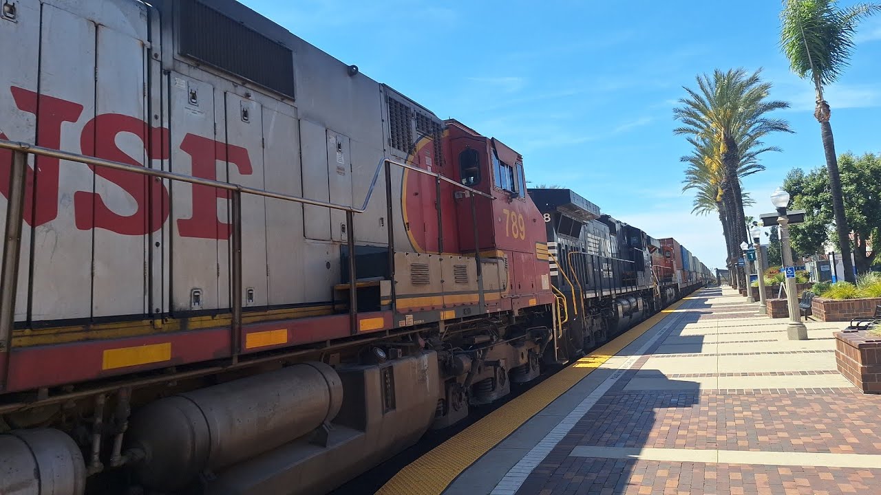 3-22-25! BNSF stack train races through Fullerton Ft: Fakebonnet and Norfolk Southern!
