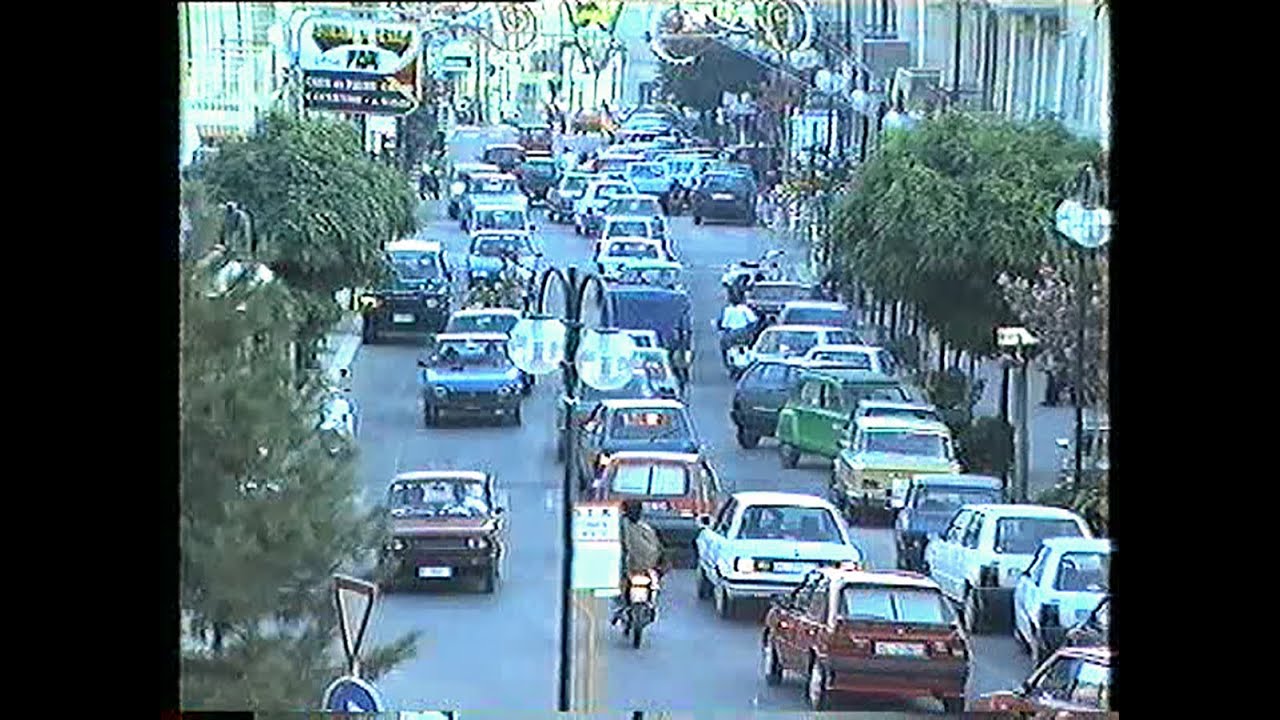 Per le strade di Mussomeli con la pioggia e con il sole documentata da Peppe Piccica - (1988)