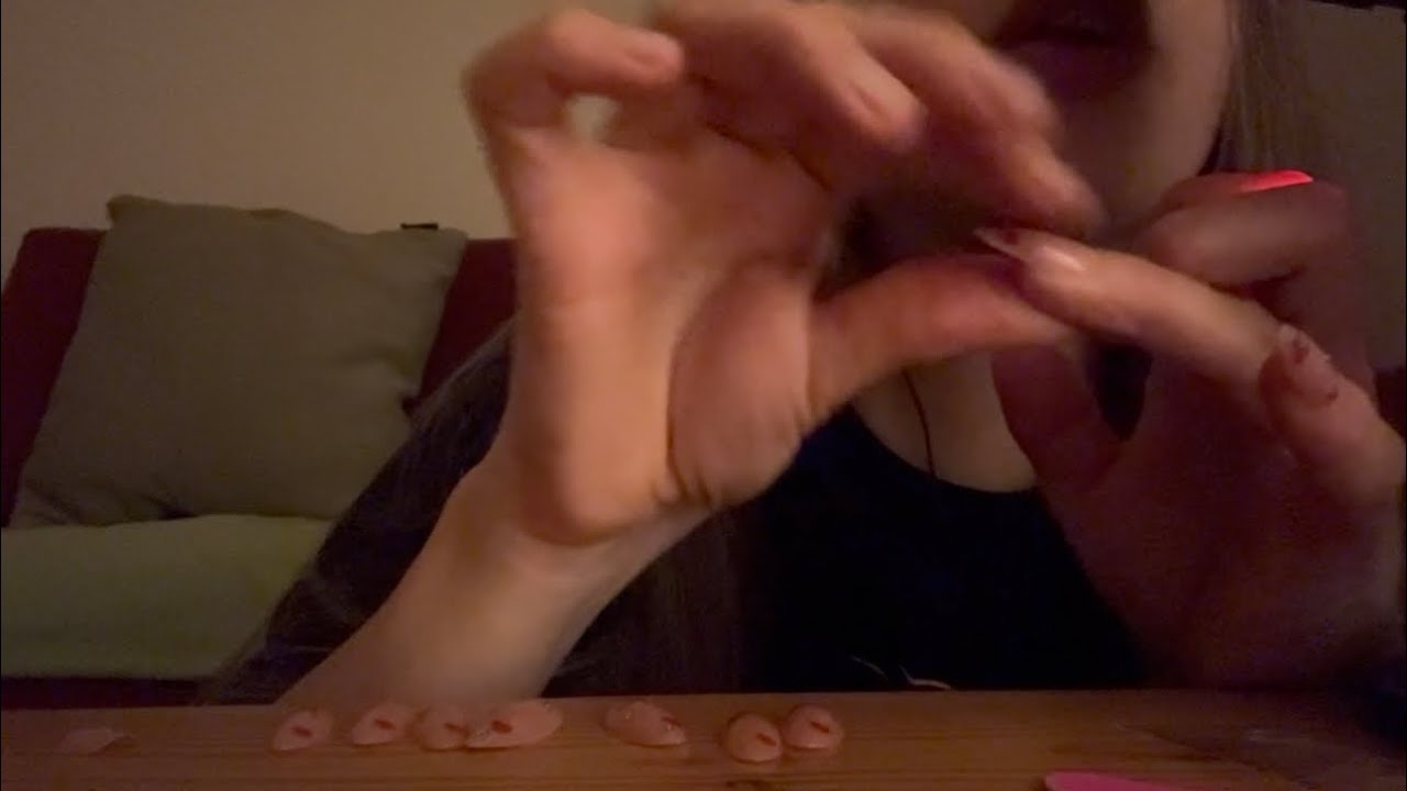 ASMR/ 💤colocándome uñas💤❤️😅 