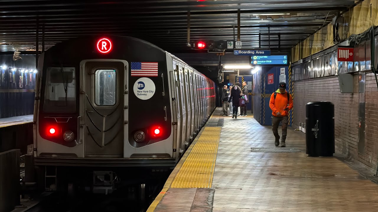 R160 F and R Trains at 21 St-Queensbridge