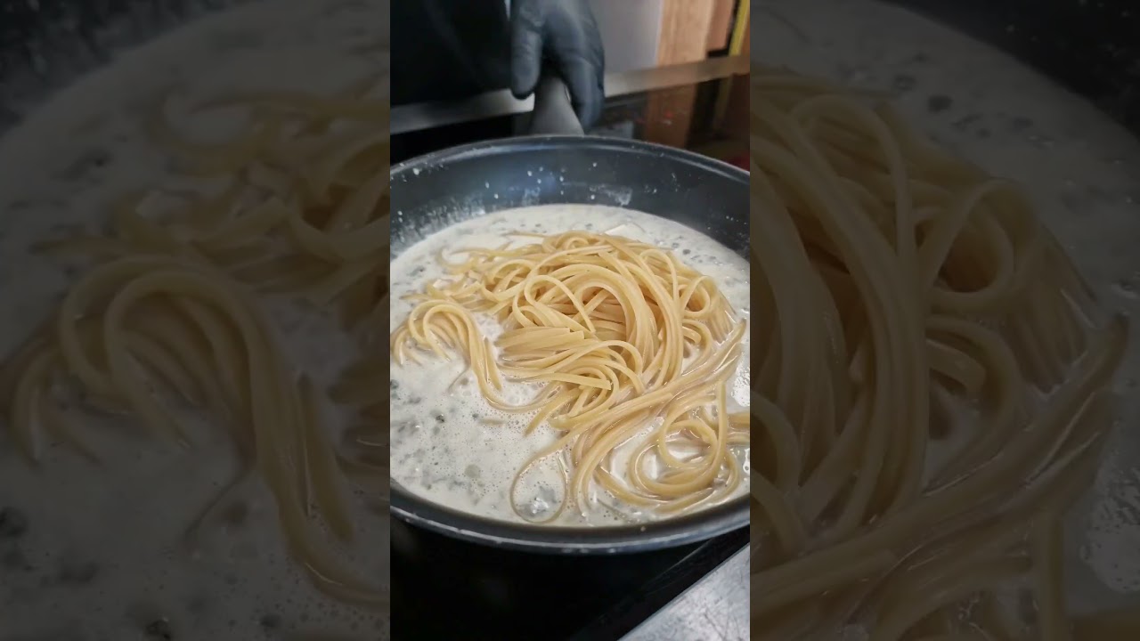 Spaghetti z Ndują i Gorgonzolą