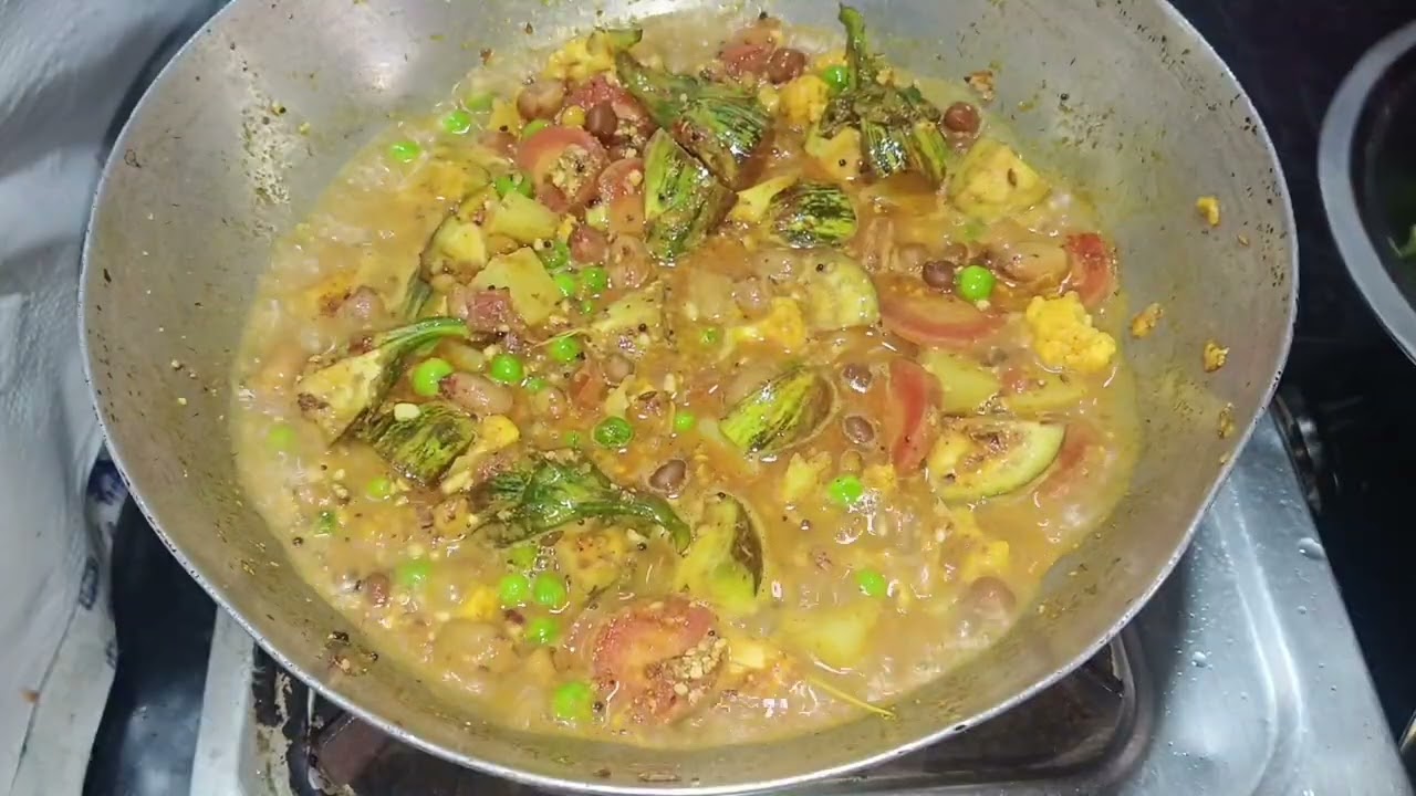 संक्रांतीसाठी भोगीची भाजी _ बाजरीची भाकरी | भोगीची भाजी बनवायची सोपी पद्धत | Bhogichi Bhaji recipe 