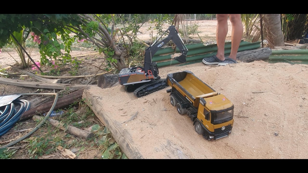 Backyard Earthmoving: Huina RC Excavator Loading a Dump Truck