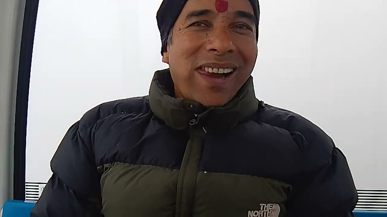 हामी चढेको केबलकारै अड्के भने