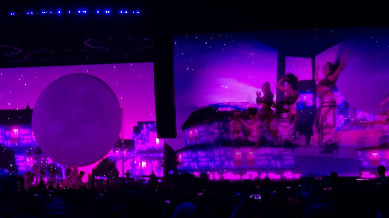 Ariana Grande - 7 Rings  - Coachella 2019 Weekend 1