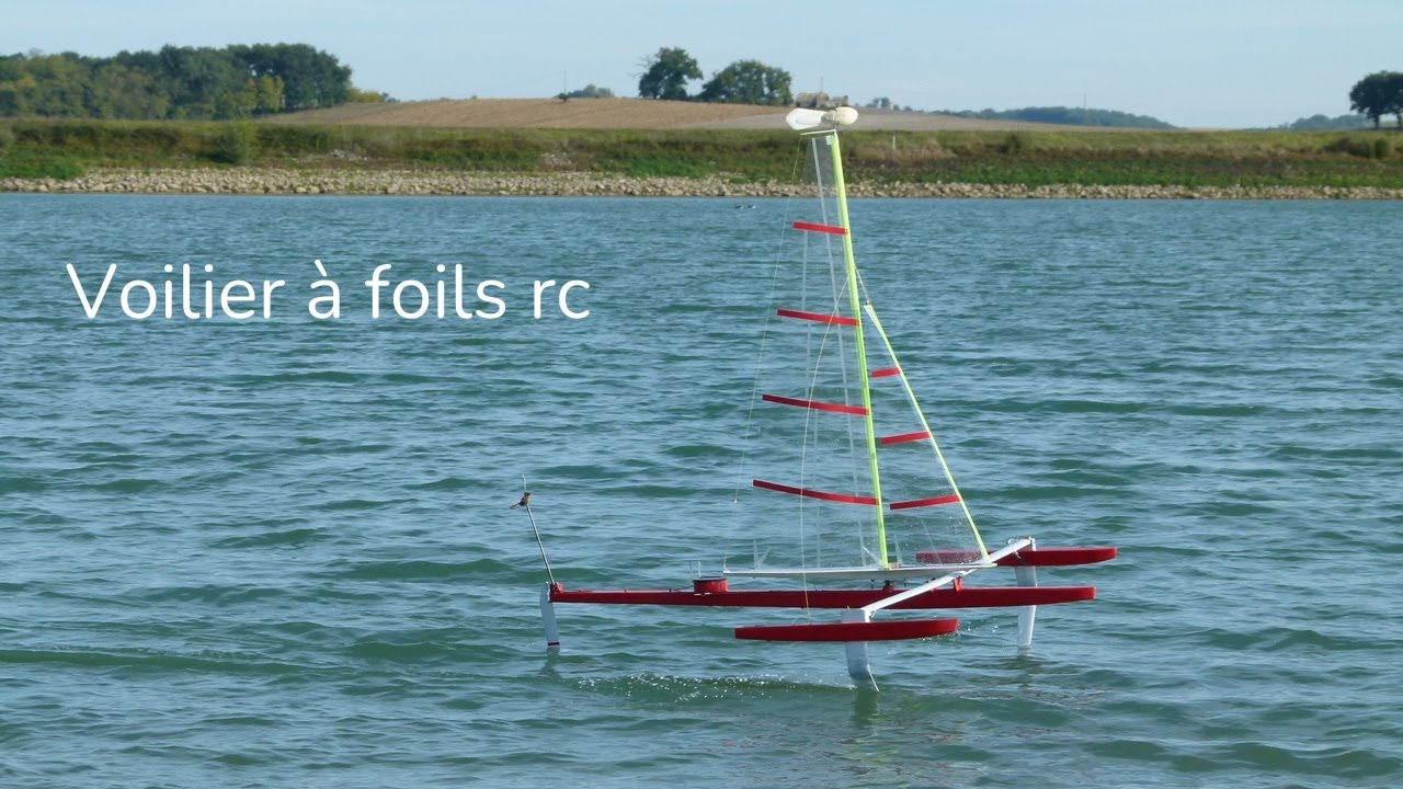 Voici une superbe journée de navigation en voilier à foils