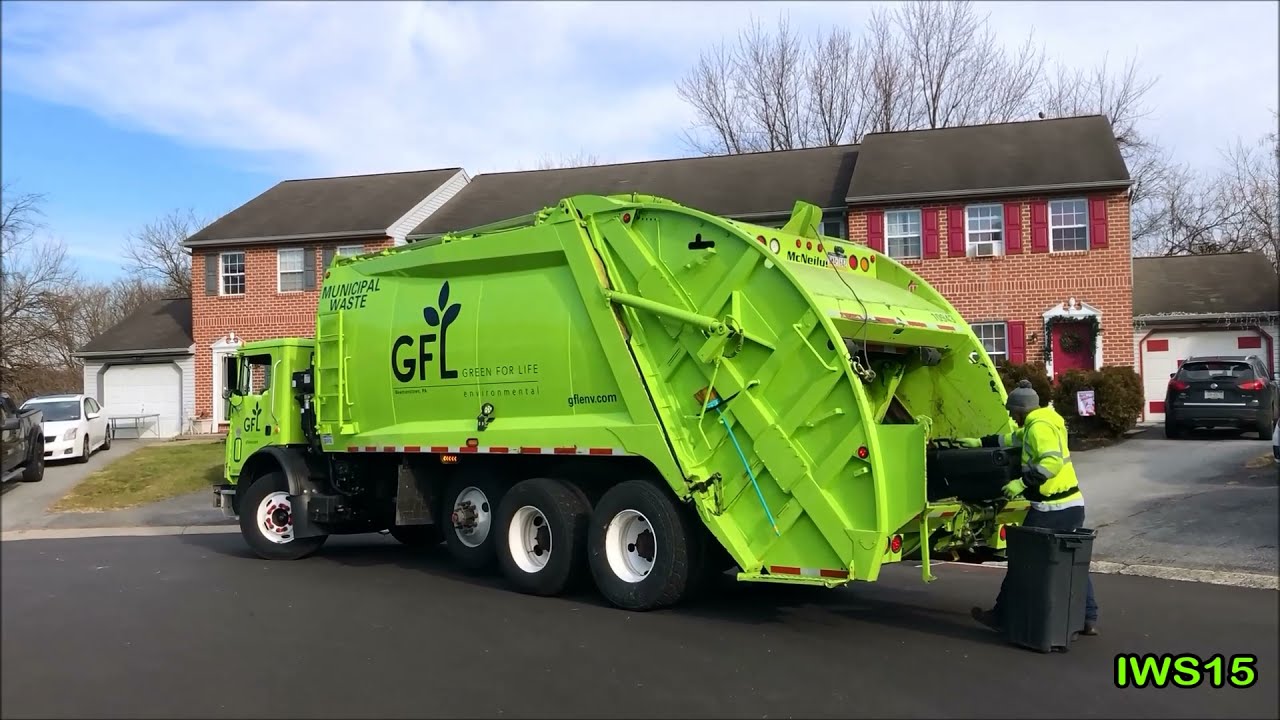 GFL Rear Loader Collecting Manual Trash