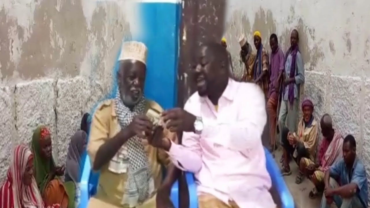 MASHA ALLAH LAMA SOO KOOBI KARO INTA BADAN SIDA UGA FARXISAAN MASAKIINTA