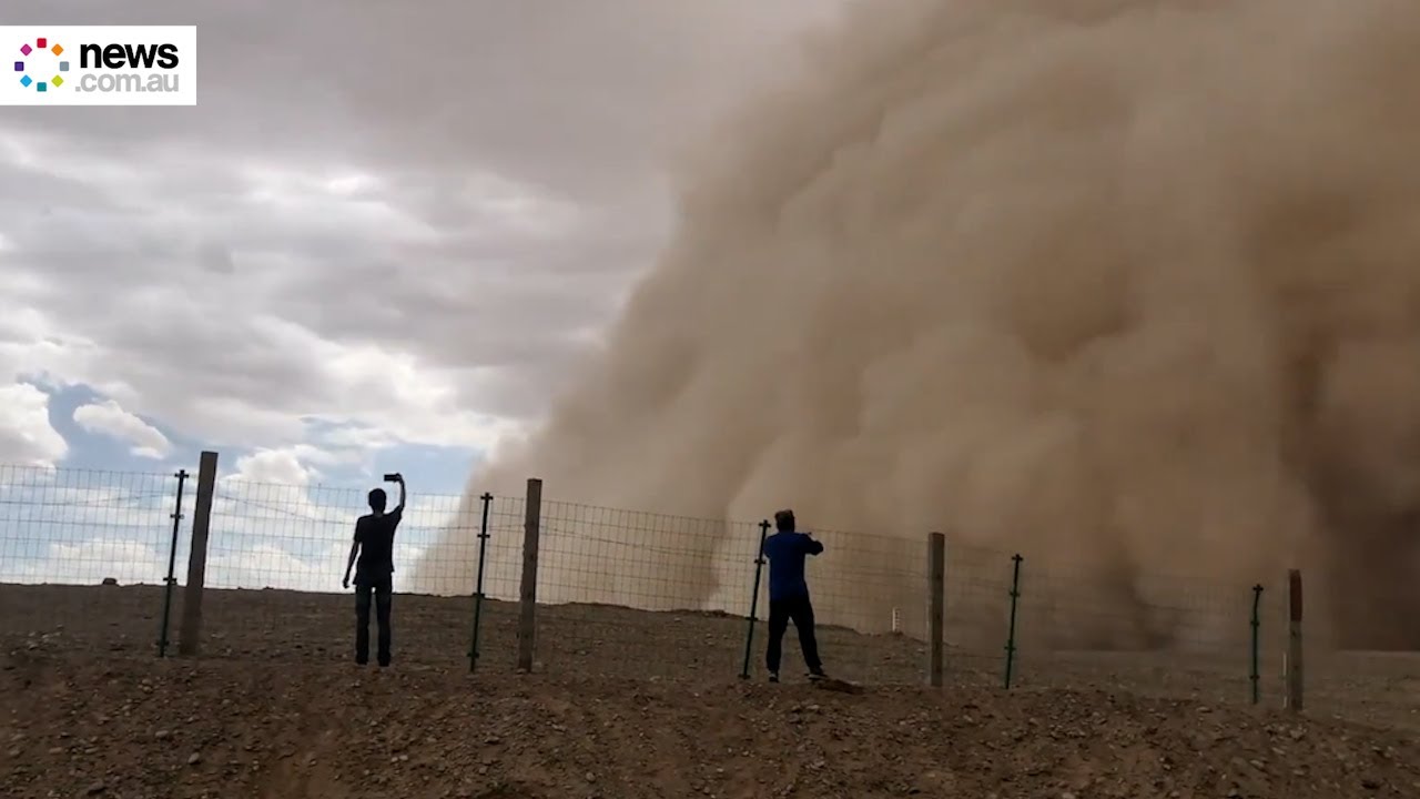 Massive dust storm engulfs China's Northwestern Gansu Province