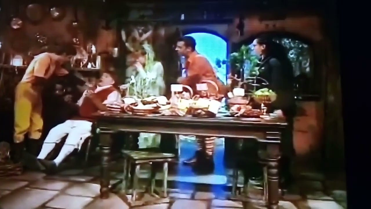 MELEVISIONE 2005- Cuoco Basilio viene avvelenato dalla mela di Strega Varana