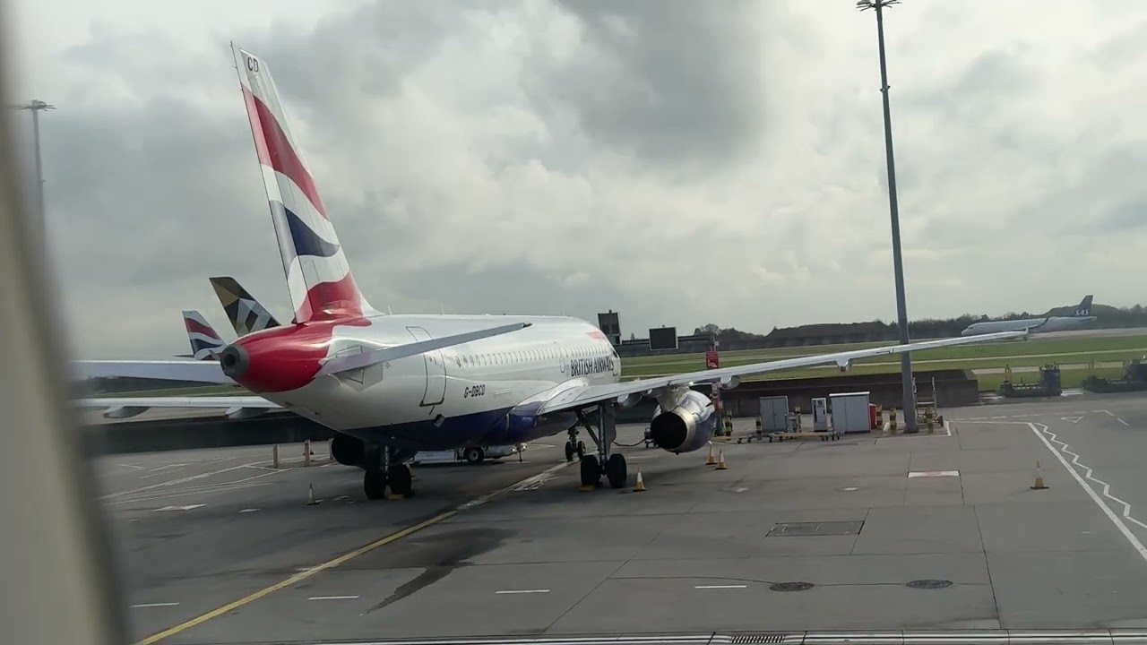 A380 with A320 (Big mama and Her Daughter)