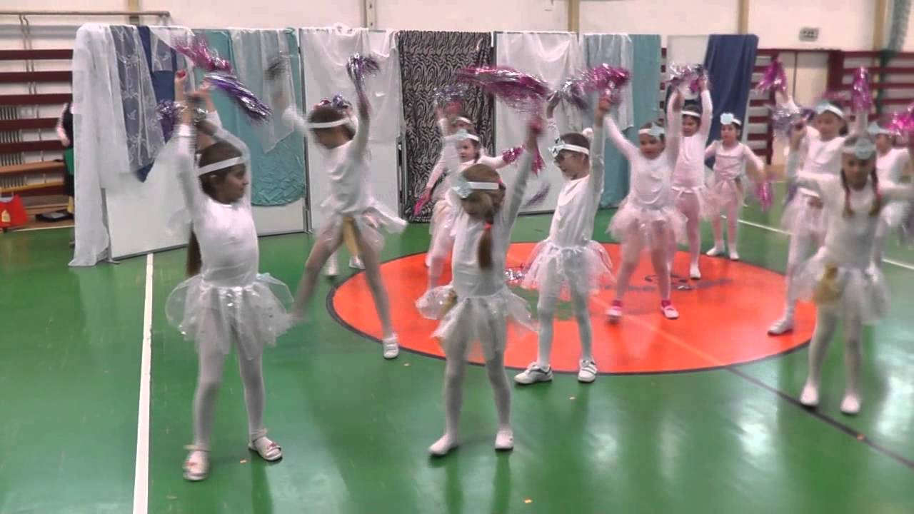 Vianočný program ZŠ Nitrianske Rudno 2014 - Divadlo -  časť Tanec snehových vločiek