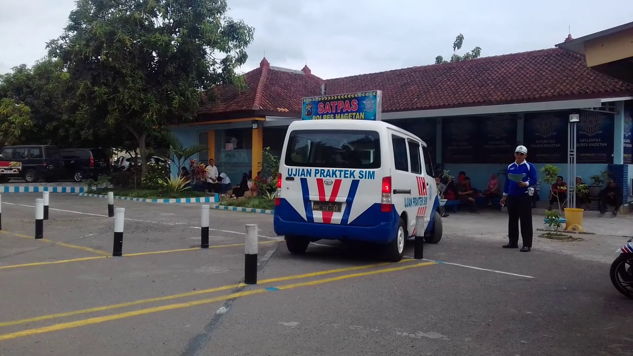 Praktek Sim A Gagal Terus Petugas Ini Tunjukkan Keahlian nya Parkir Yg Benar