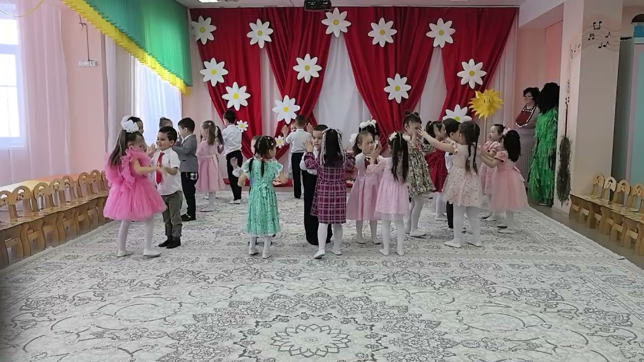 Старшая группа утренник 8 марта