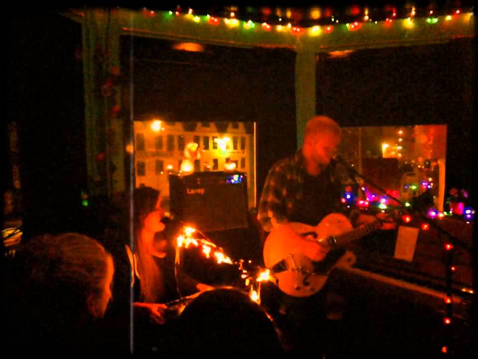 Petur H&aacute;berg feat. Gu&eth;run performing 'Faults'