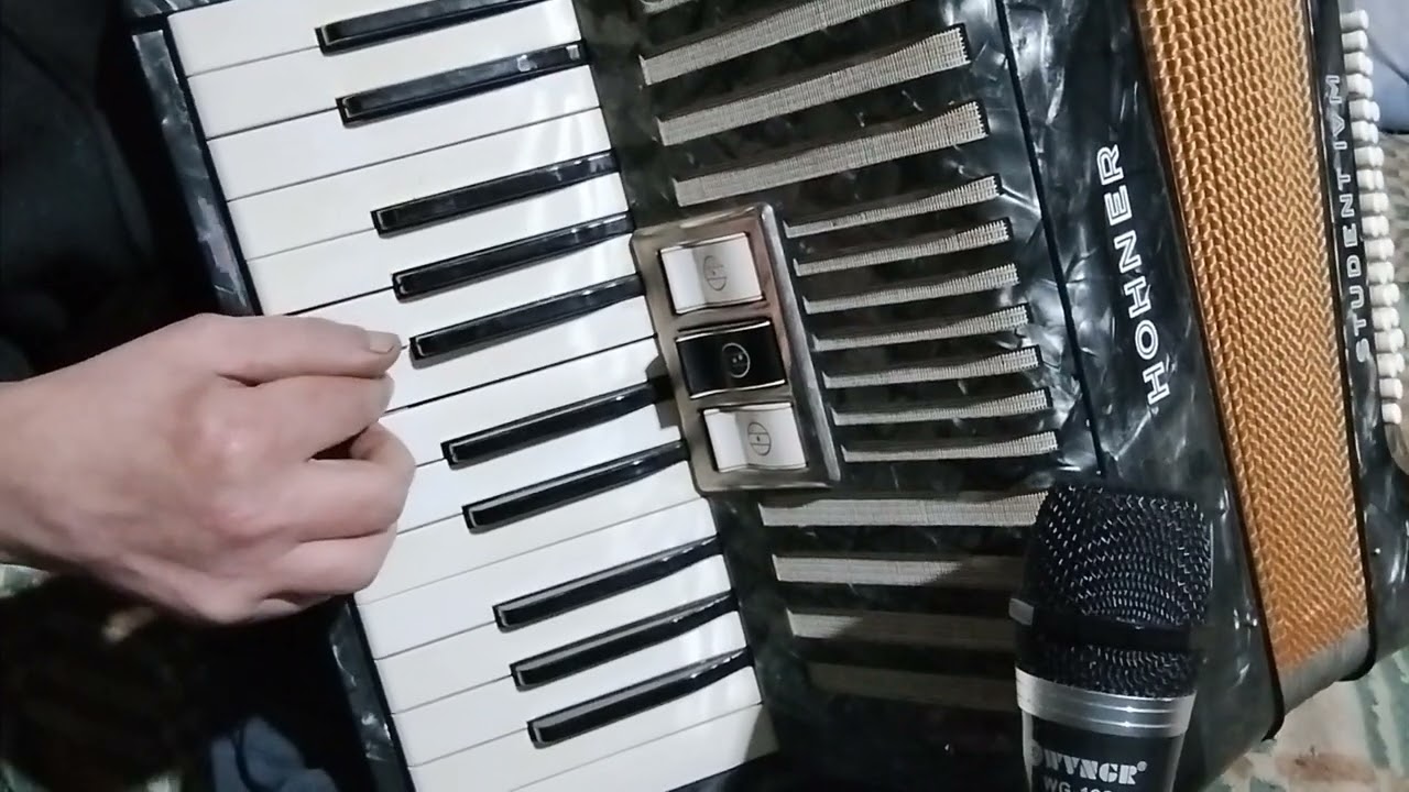 DE CE OARE TRANDAFIRII - MELODIE PLUS TUTORIAL 🎹