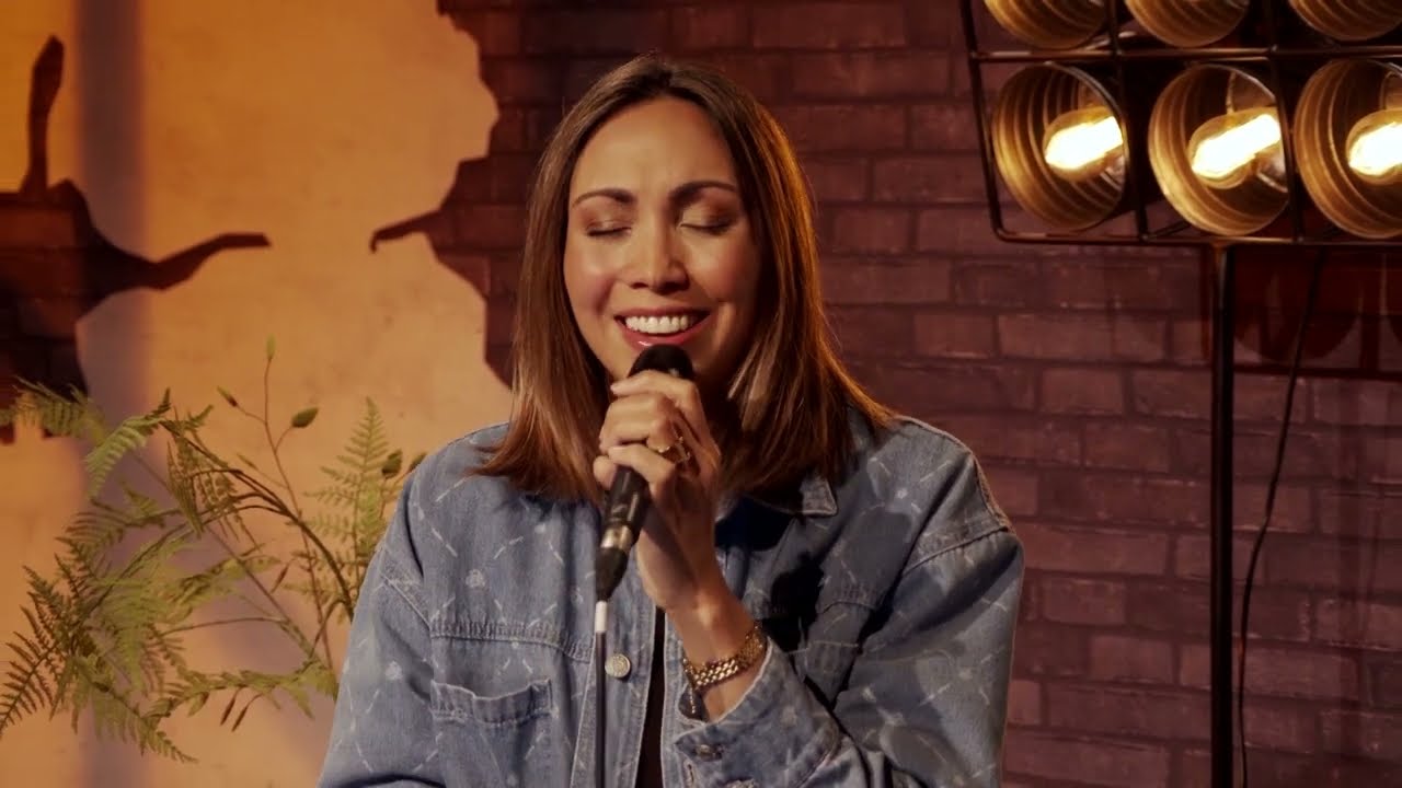 'Breek de hemelen open' door Ann Michelle Lee in 'Totdat Hij komt' bij Family7