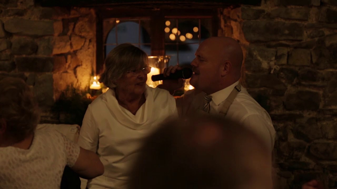 Sing & Spin Singing Waiter Compilation