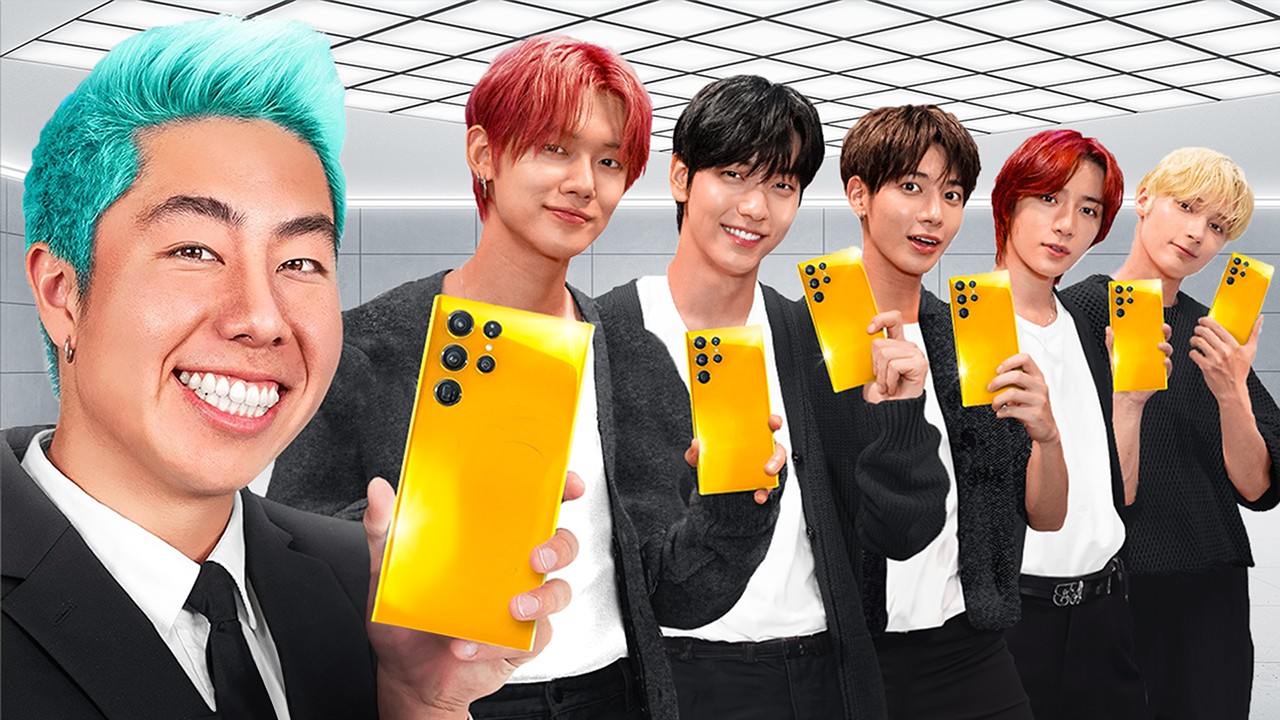 I Surprised TXT With A Custom Phone Mural!
