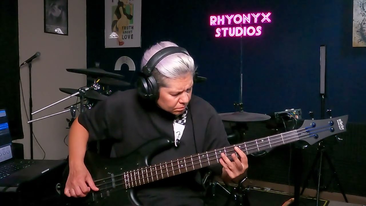 Right Down the Line || Gerry Rafferty || Bass Cover by Nicole Reed