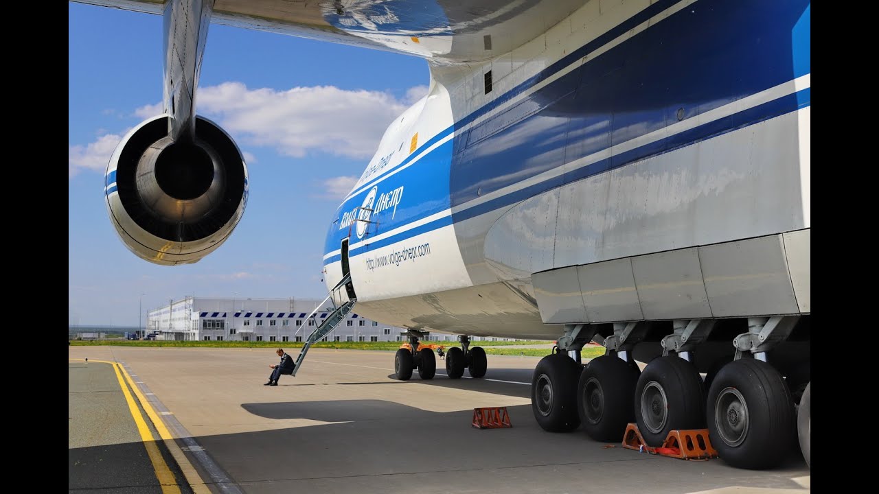Внутри самолета Ан-124 «Руслан»