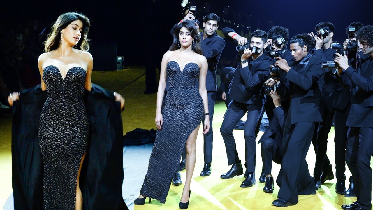 Janhvi Kapoor Ramp Walk At Lakme Fashion Week 2025