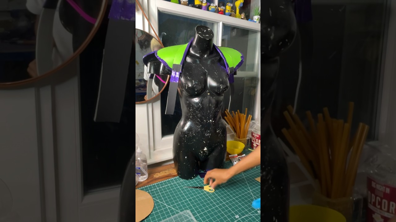 Part 1 - Making a feathered collar (Foam Base) #carnival #diy #flocademy #floramadethat