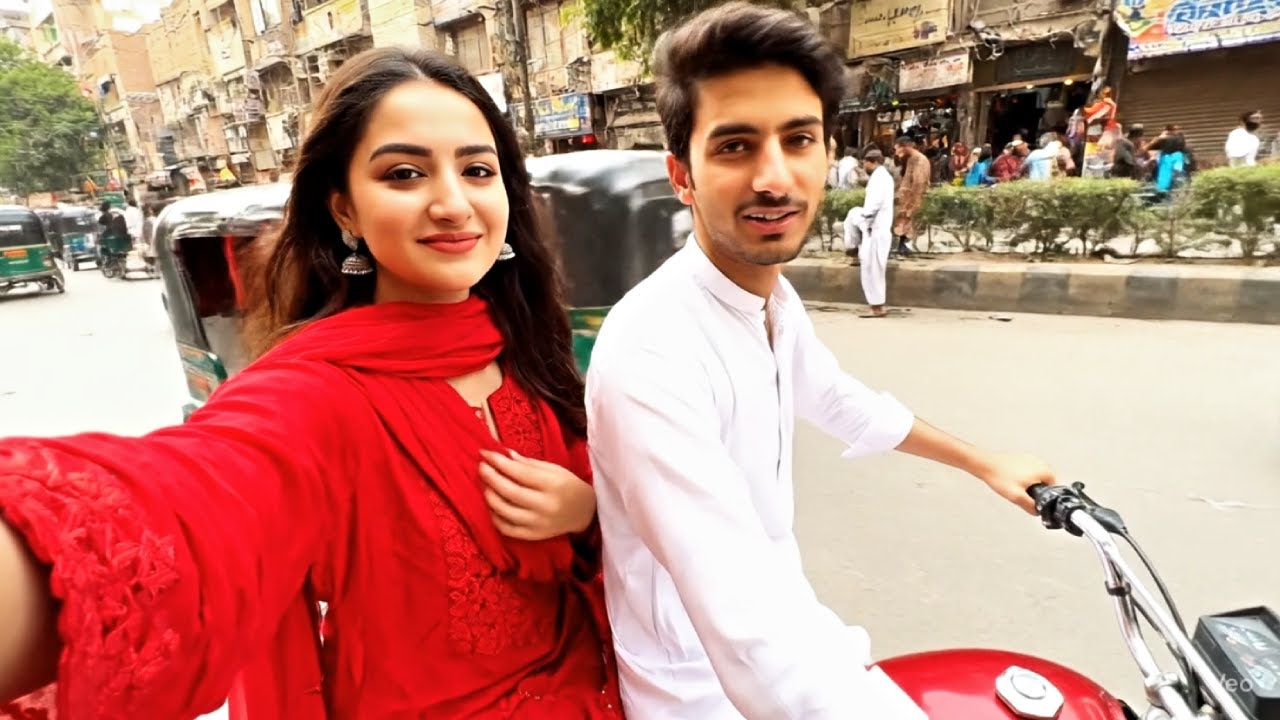Spending a Day in Karachi Streets😍 | Neha Vlogs | 2025