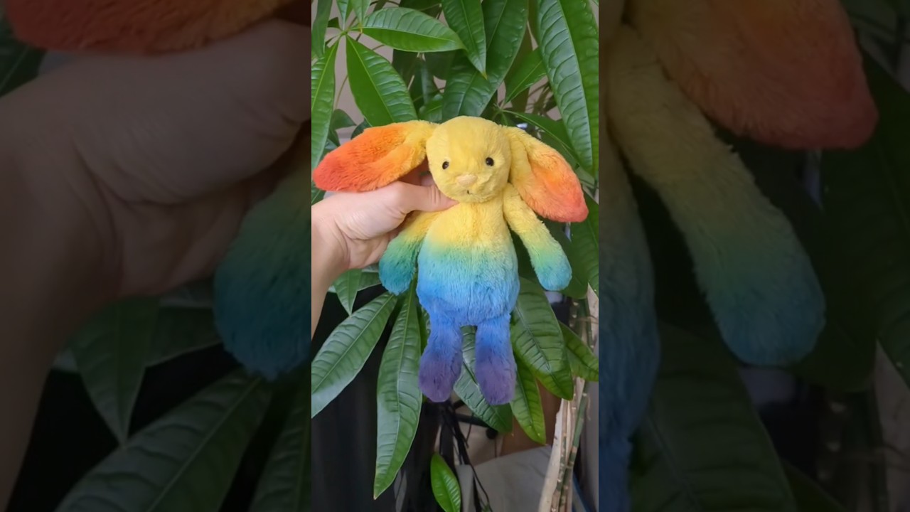 Watch me use 6 colours to turn a Jellycat bunny into a rainbow 🌈