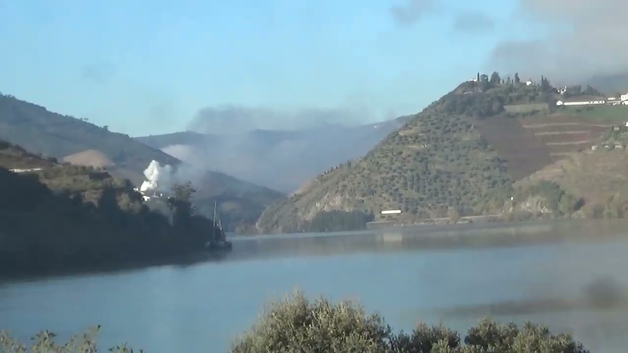DOURO 12 DEZEMBRO 2025 - POSTAL ( Tons Outono ) - Linha Douro - Comboio MiraDouro - @antoniomouraotv