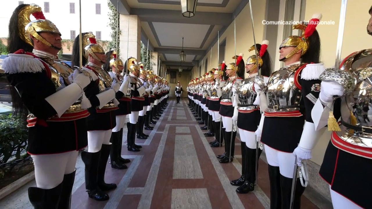 La campagna #possiamoaiutarvi dell'Arma, i carabinieri dai Corazzieri al Ros