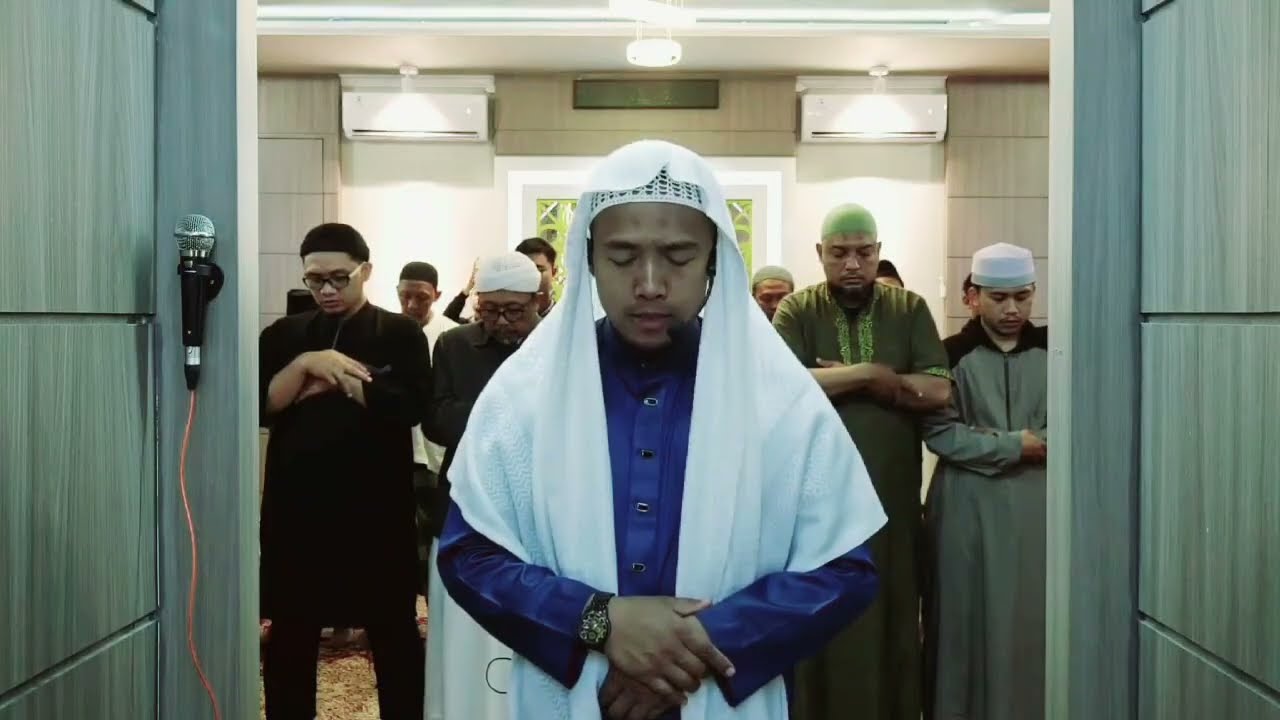 Молитва Иша в мечети Нур Солихин, Кедири, Зайн Абу Каутсар