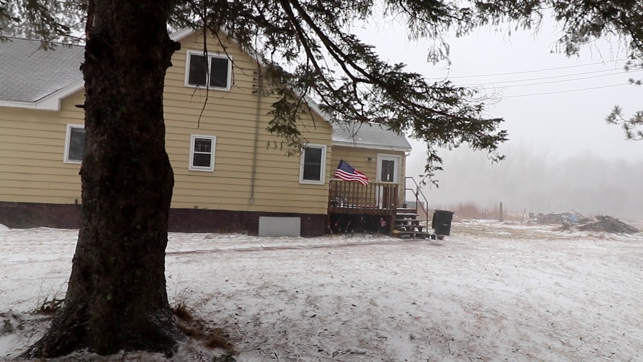 Minnesota April Snowstorm. Strong winds. Icy roads. Power goes out. Snow.